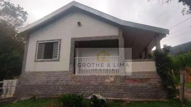 Foto 1 de Chácara com casa e córrego