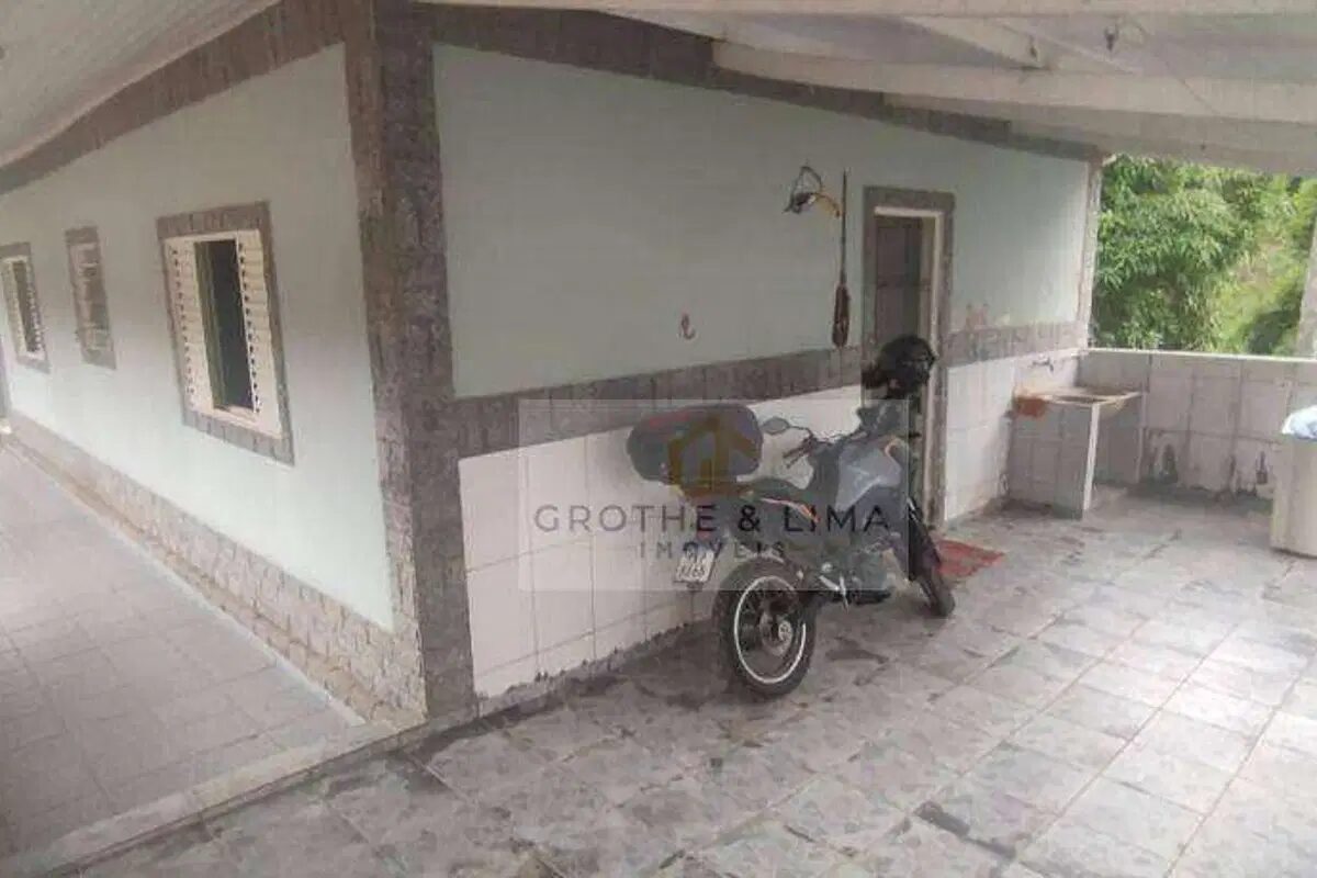 Foto 2 de Chácara com casa e córrego