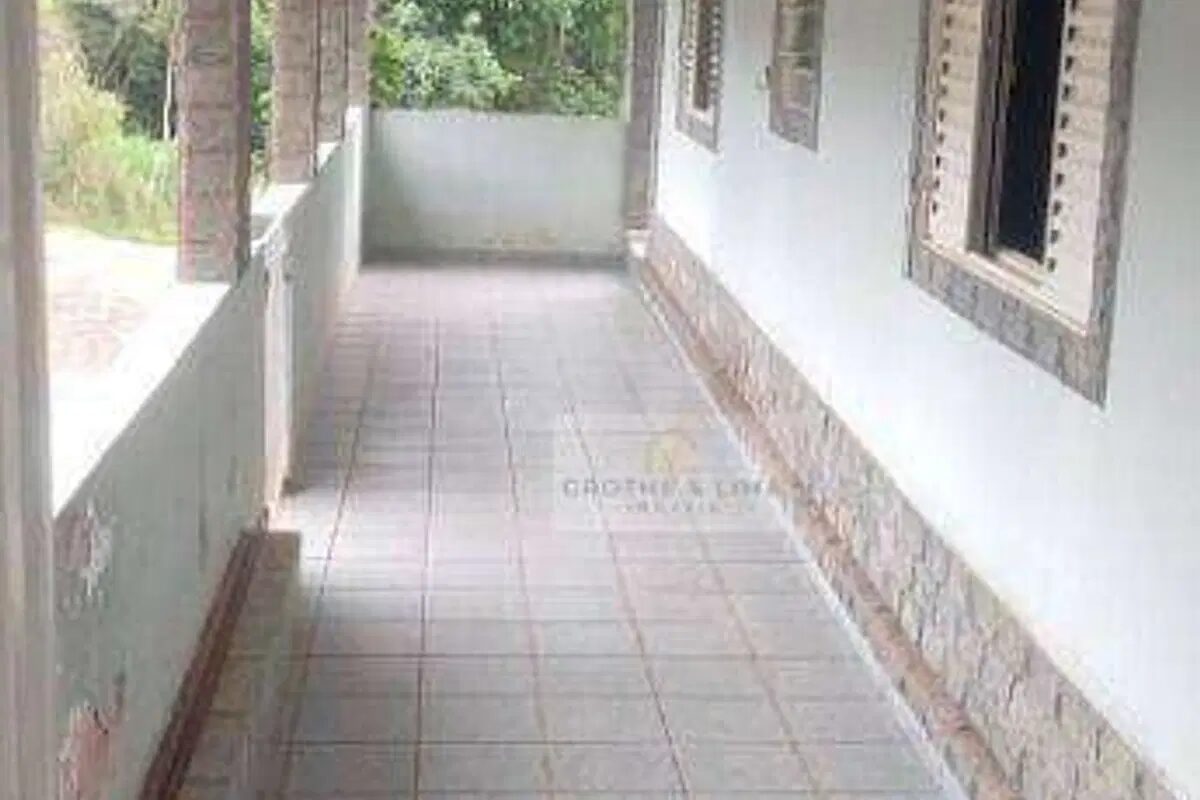 Foto 5 de Chácara com casa e córrego