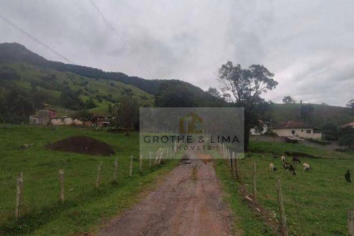 Foto 2 de Sítio com córrego e acesso rural