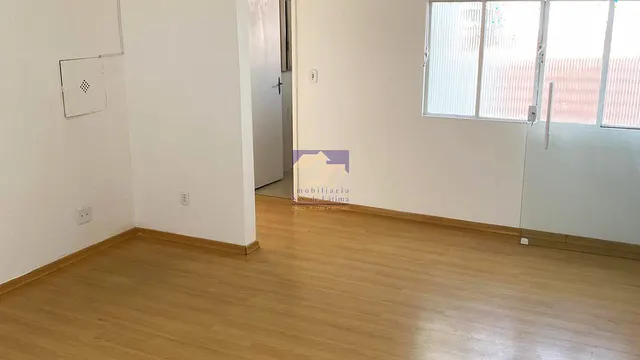 Conjunto comercial de 82 m² com 3 salas, 2 banheiros e cozinha, Centro