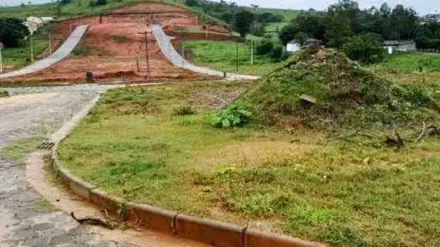 Foto 1 de Dois lotes vizinhos de 200 m² cada em loteamento, Santa Terezinha