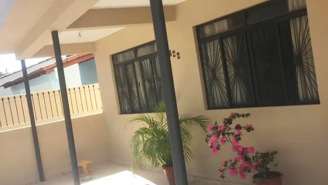 Duas casas no mesmo terreno, de 3 e 1 quarto, alugadas, Boa Vista