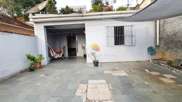 Foto 1 de Imóvel com casa da frente e casa dos fundos, 3 quartos cada e garagem para 4 carros, Estiva