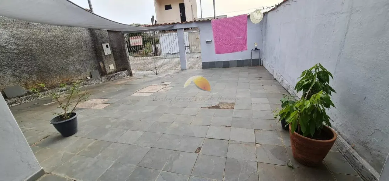 Foto 2 de Imóvel com casa da frente e casa dos fundos, 3 quartos cada e garagem para 4 carros, Estiva