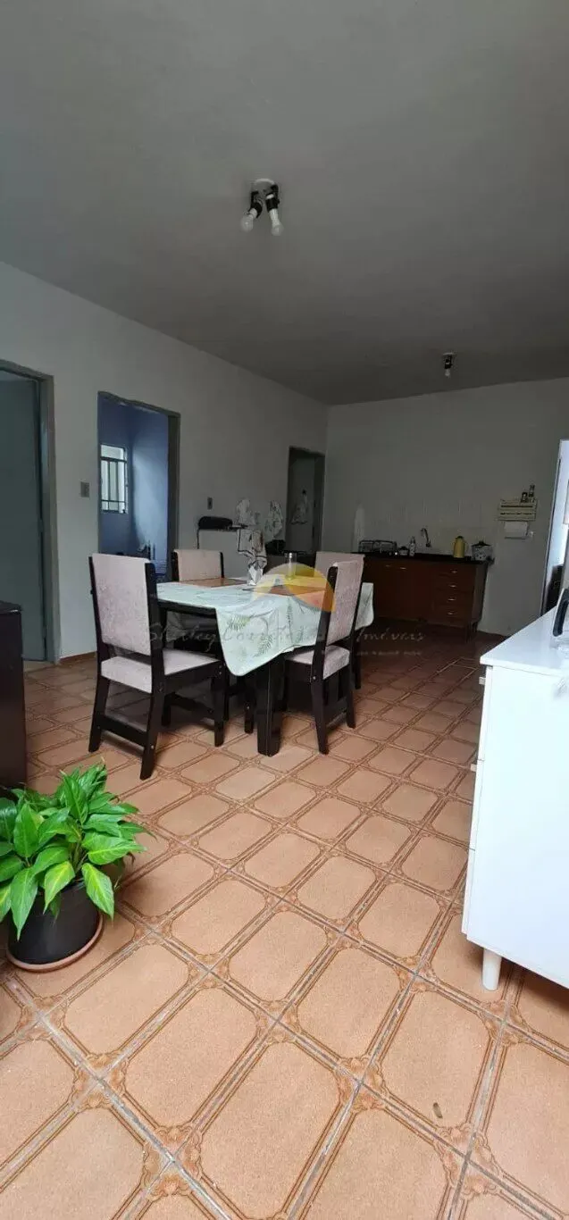 Foto 5 de Imóvel com casa da frente e casa dos fundos, 3 quartos cada e garagem para 4 carros, Estiva