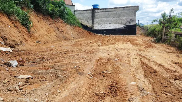 Terreno de 280 m² no Rebourgeon, com rua pavimentada