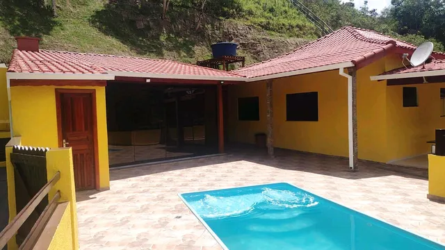 Chácara de 3 quartos em terreno de 2.500 m² em Água Limpa