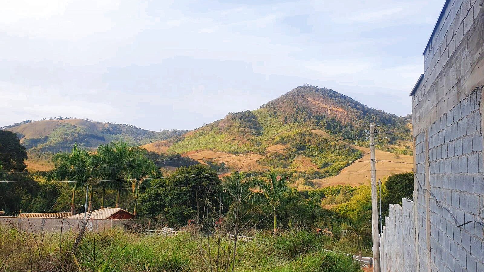 Terreno de 825 m² com dimensões de 15 × 55 m na Varginha