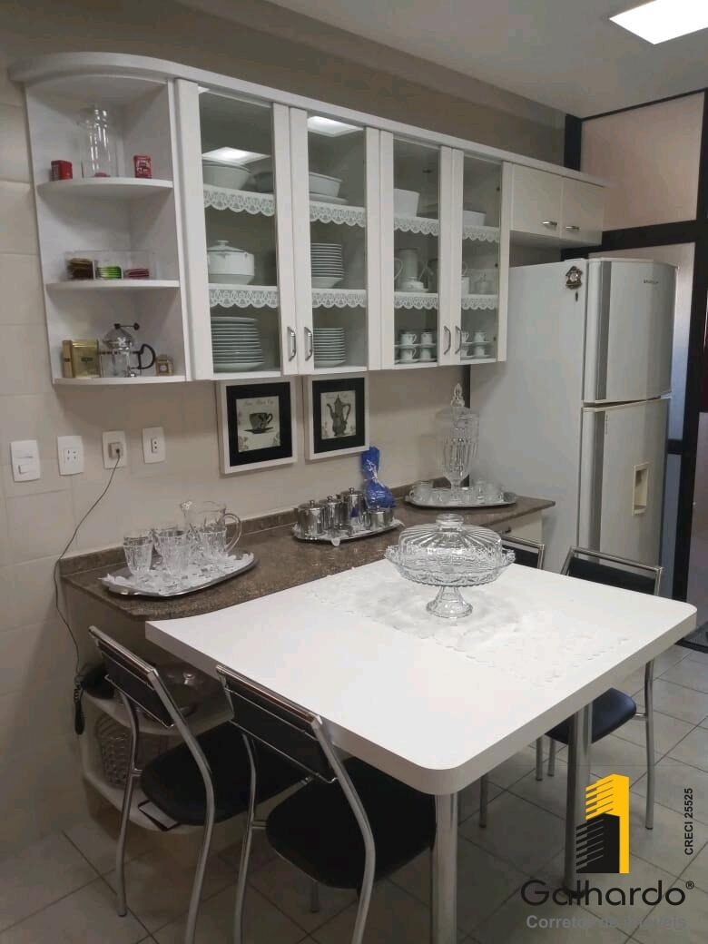 Foto 3 de Apartamento de 3 quartos com 184,07 m² no Centro