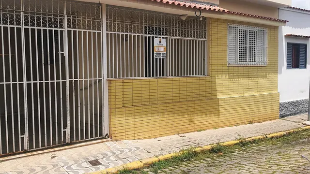 Casa com edícula em São Vicente