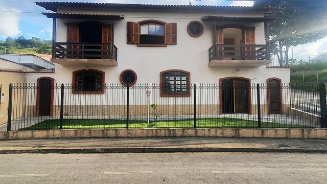 Sobrado de 5 quartos em terreno de 257,2 m² na Medicina