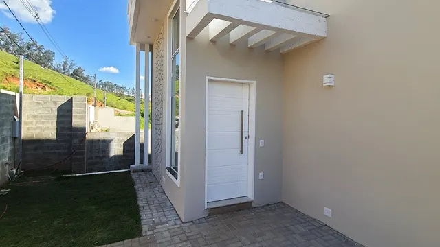 Casa nova de 3 quartos no Jardim Califórnia