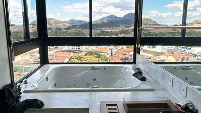 Sobrado com piscina no Monte Verde