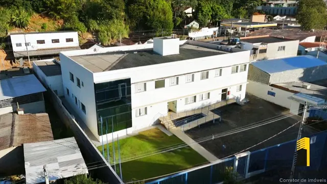 Imóvel comercial com 33 salas