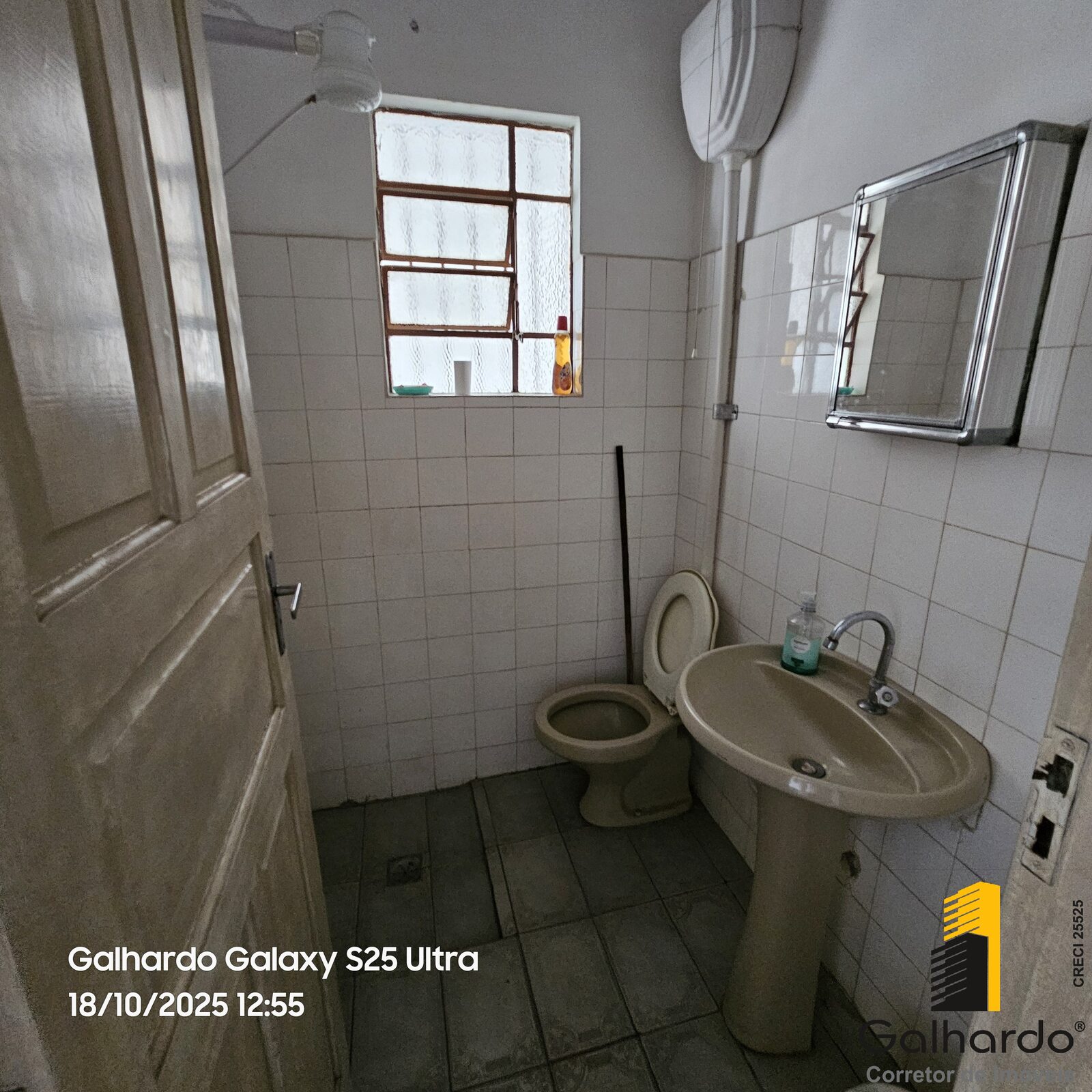 Foto 4 de Casa de 5 quartos com loja comercial na Avenida