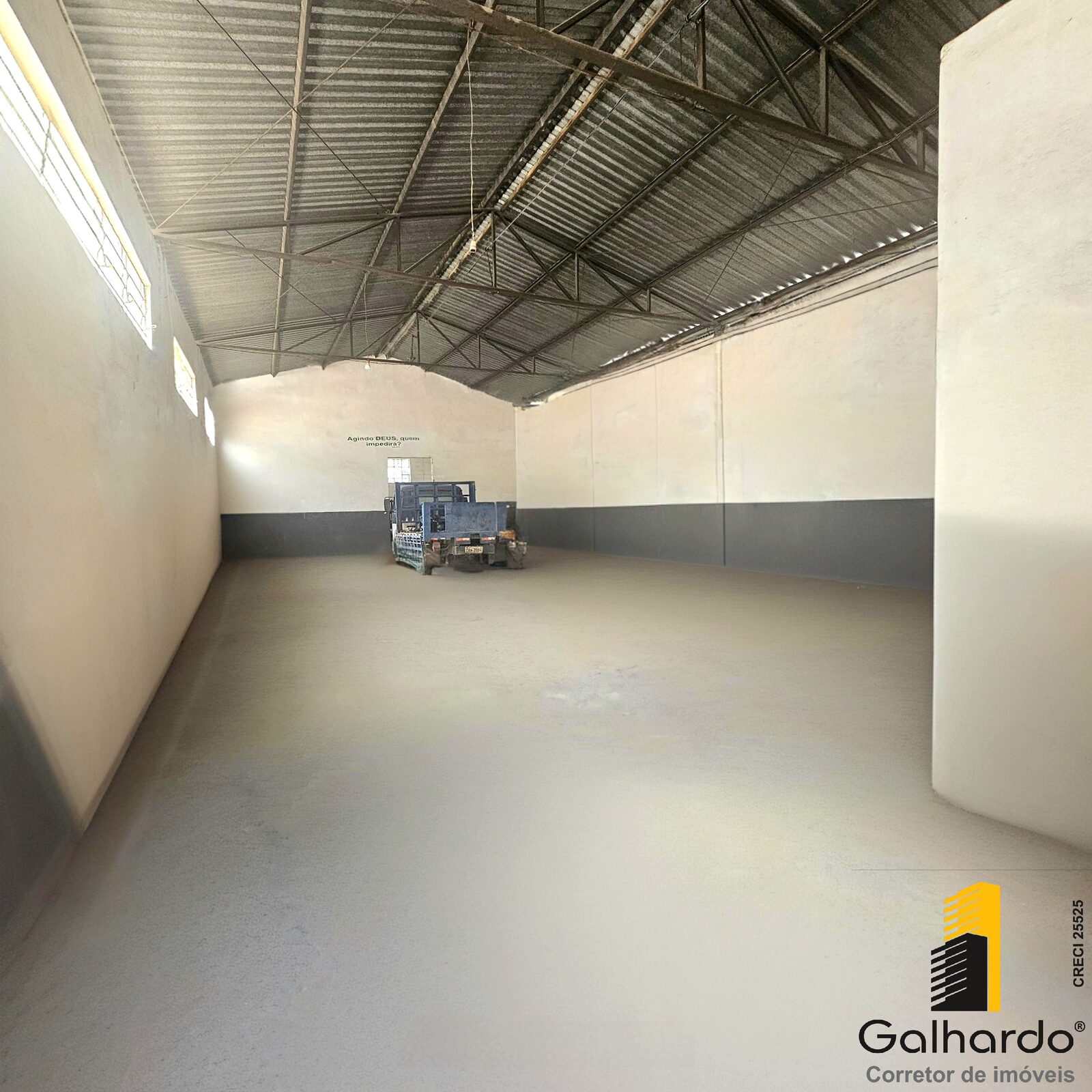 Foto 2 de Galpão de 330 m² para alugar no bairro Distrito Industrial