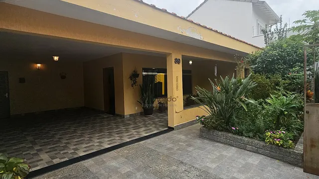 Casa com edícula em terreno de 354 m² no Morro Chic