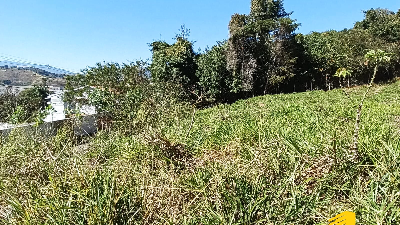 Área de 2.000 m² com casa no bairro Nações