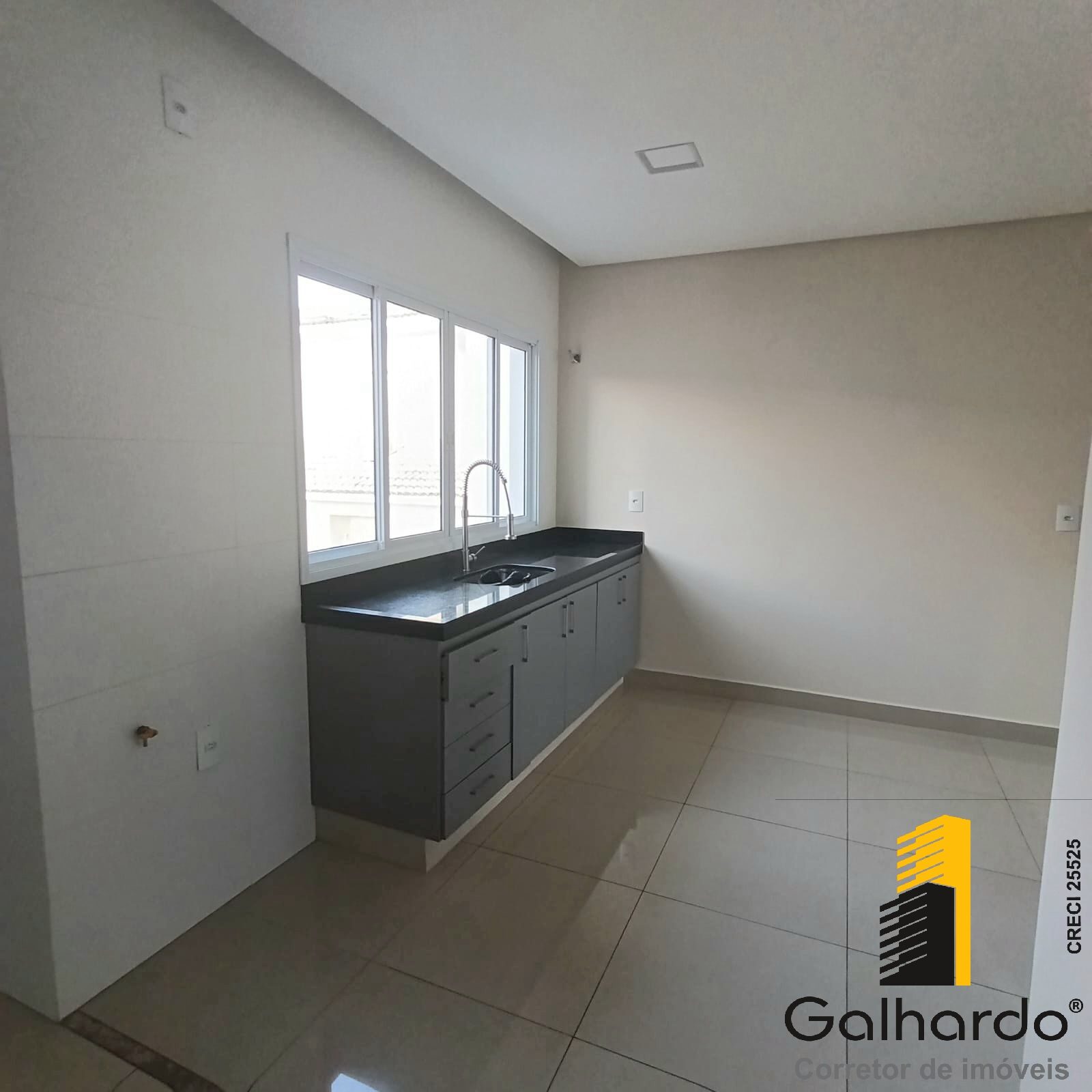 Foto 3 de Apartamento 03 de 77 m² para alugar no bairro Pinheirinho
