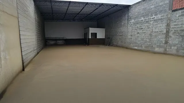 Galpão comercial de 200 m² com pé direito duplo, Avenida