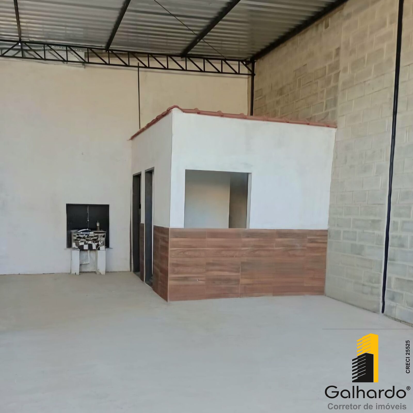 Foto 2 de Galpão comercial de 200 m² com pé direito duplo, Avenida