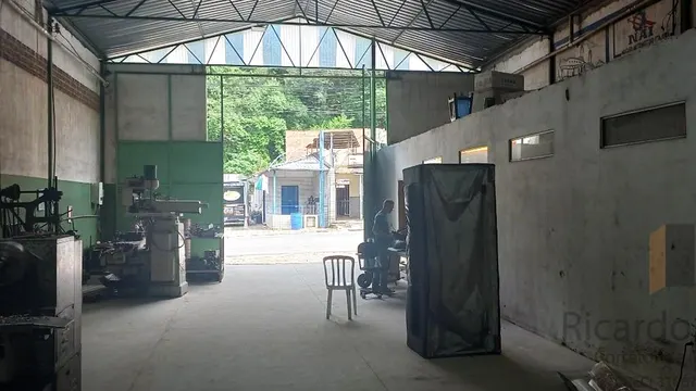 Galpão de 200 m² com escritório e entrada para caminhões, São Sebastião