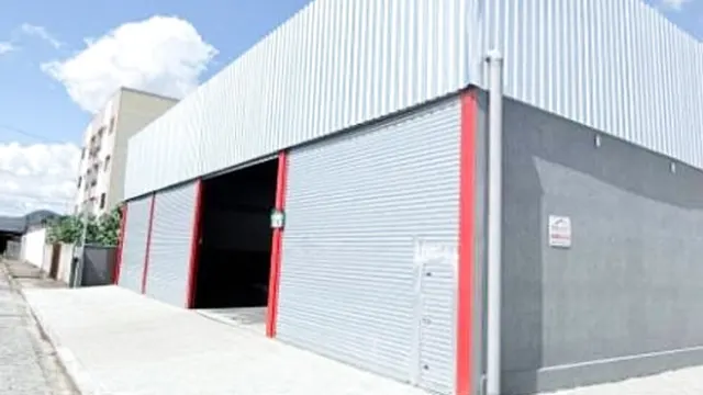Galpão de 260 m² com mezanino, escritório e 4 vagas, Avenida