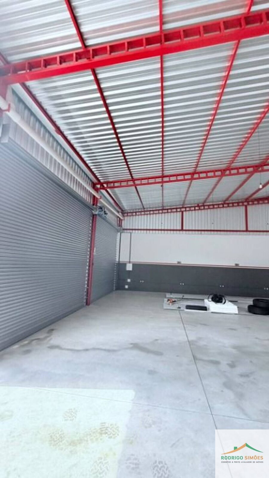 Foto 4 de Galpão de 260 m² com mezanino, escritório e 4 vagas, Avenida