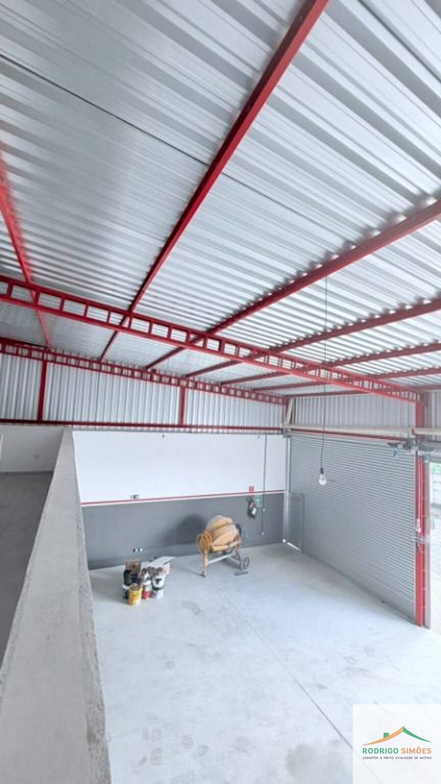 Foto 6 de Galpão de 260 m² com mezanino, escritório e 4 vagas, Avenida