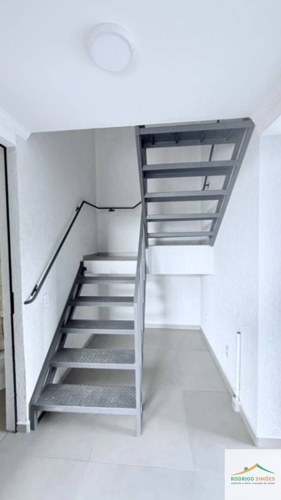 Foto 8 de Galpão de 260 m² com mezanino, escritório e 4 vagas, Avenida