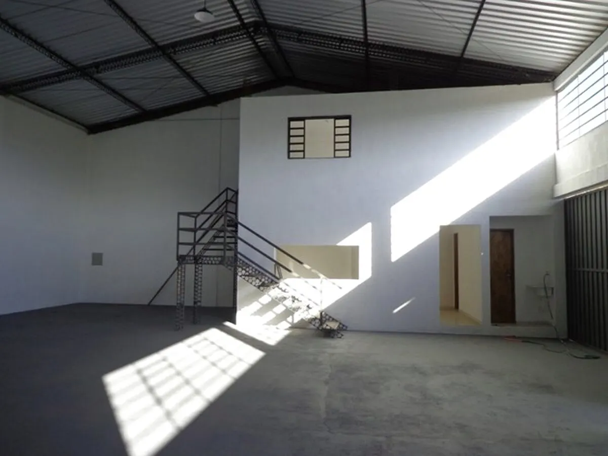 Foto 2 de Galpão de 300 m² próximo à Rodovia MG-295, Jardim das Colinas