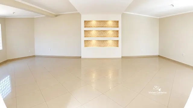Casa de 3 quartos em Morro Chic, 297 m²