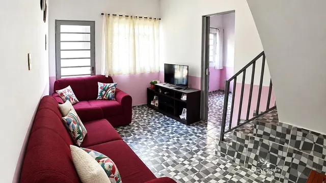 Conjunto de duas casas em terreno de 200 m²