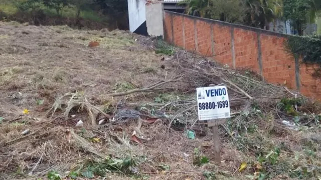 Lote de 429 m² em Pinheirinho