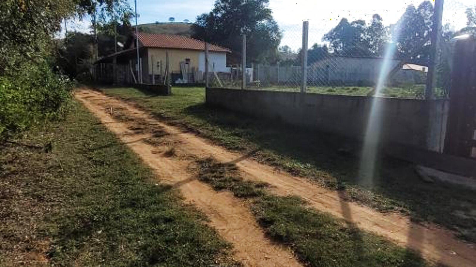 Terreno de 1.100 m² no Pessegueiro
