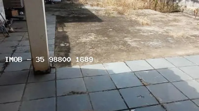 Casa de 4 quartos em Varginha, lote de 374 m²
