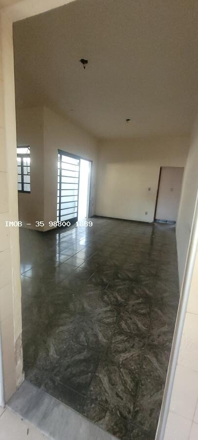 Foto 2 de Casa de 4 quartos em Varginha, lote de 374 m²