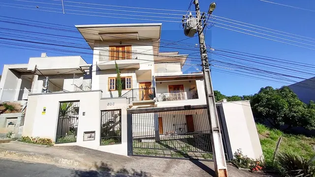 Foto 1 de Casa de 3 quartos em Morro Chic, 480 m²