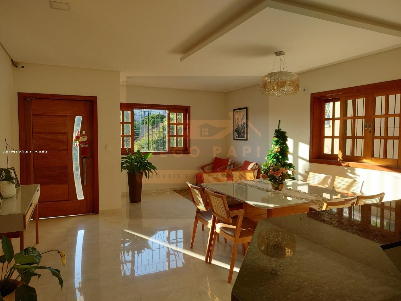 Foto 2 de Casa de 3 quartos em Morro Chic, 480 m²