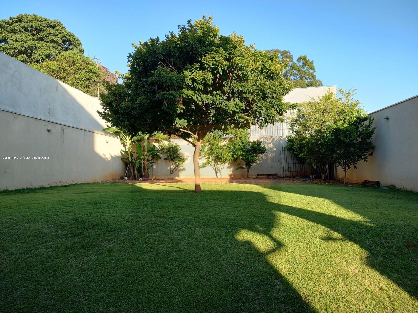 Foto 3 de Casa de 3 quartos em Morro Chic, 480 m²