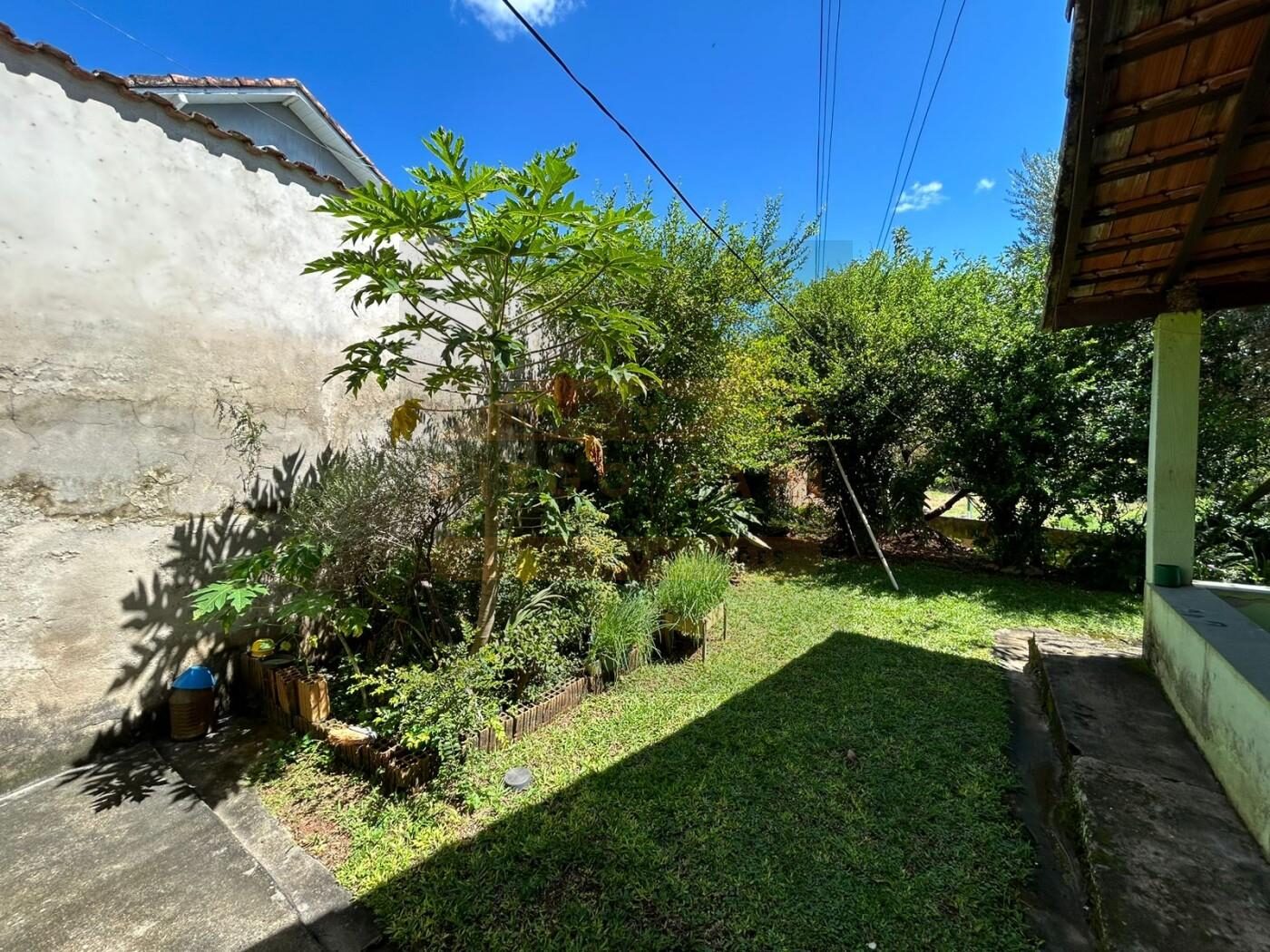 Foto 2 de Casa de 2 quartos em Rebourgeon, 364 m²