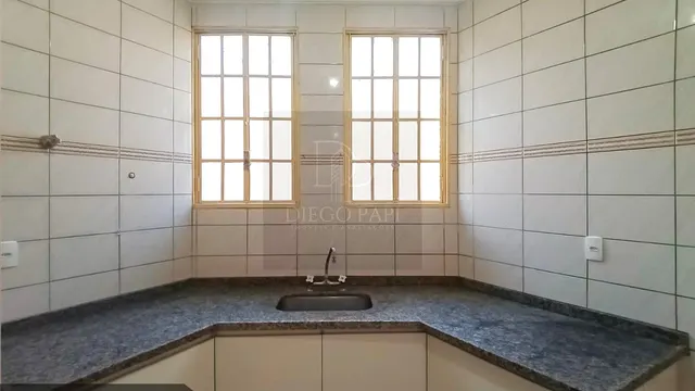 Casa de 334 m² construídos em terreno de 432 m²