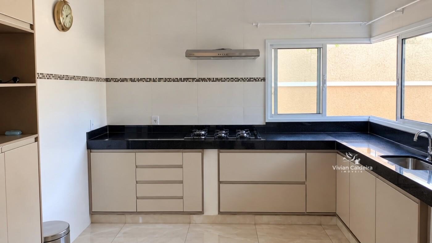 Foto 3 de Casa de 3 quartos em Pinheirinho, 320 m²