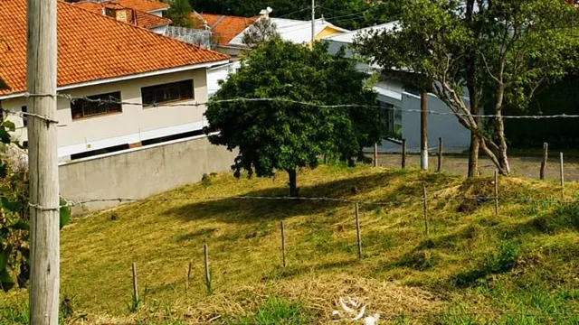 Terreno em Morro Chic, 560 m²