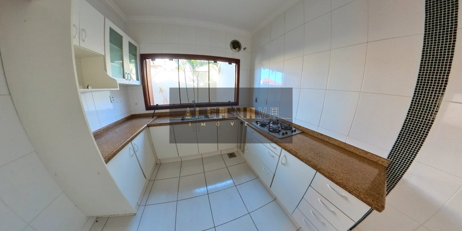 Foto 4 de Casa com terreno de 200 m² no Pinheirinho