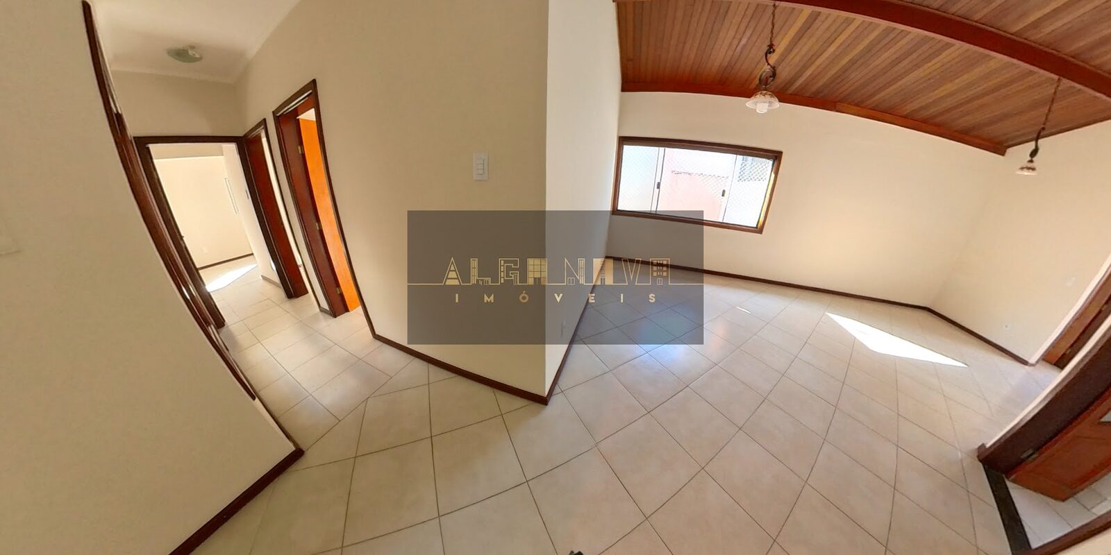 Foto 5 de Casa com terreno de 200 m² no Pinheirinho