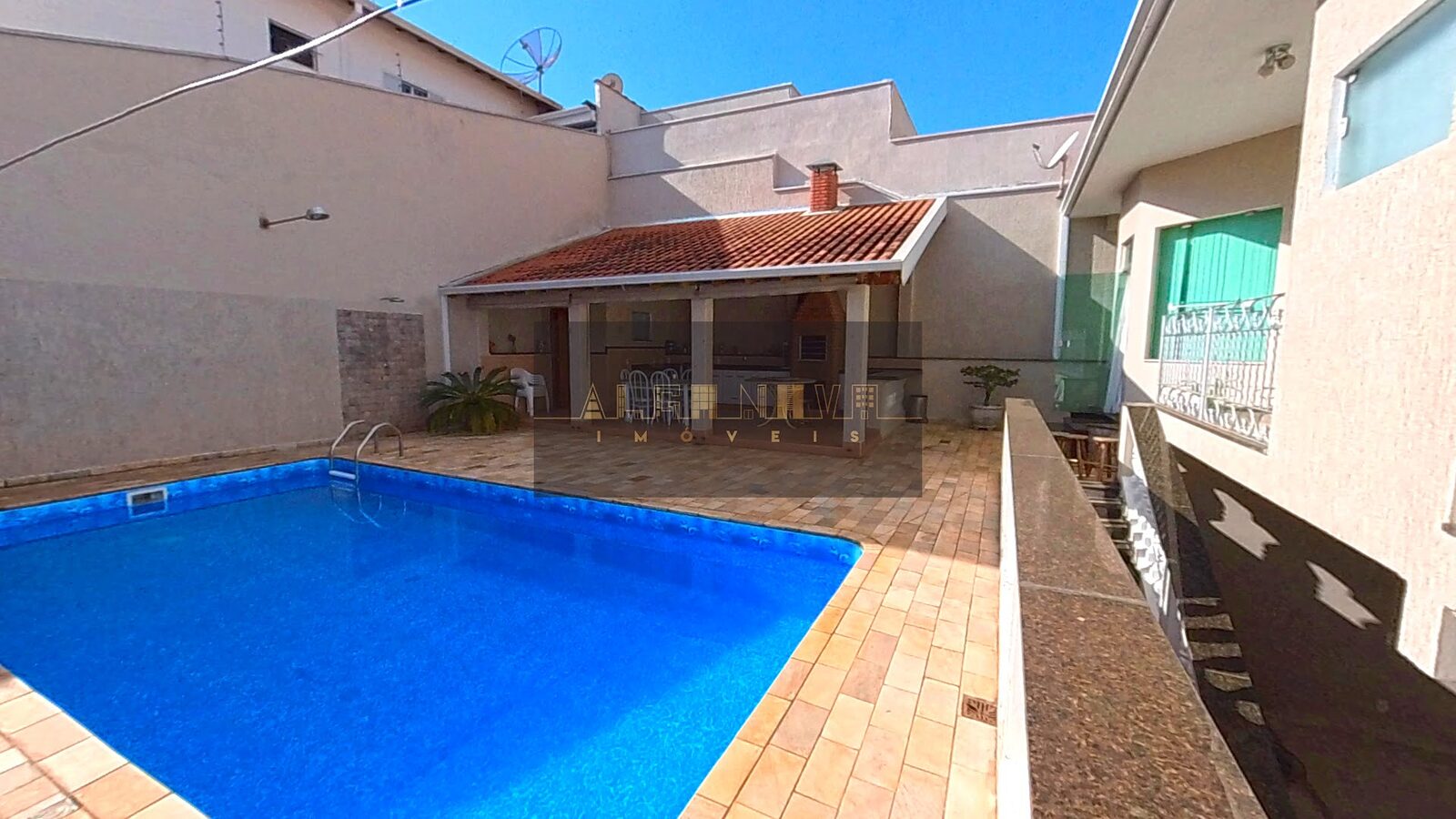 Foto 4 de Casa com piscina na Medicina