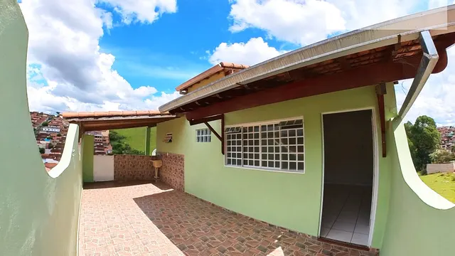 Foto 1 de Casa de 4 quartos com ponto comercial no Jardim Bernadete