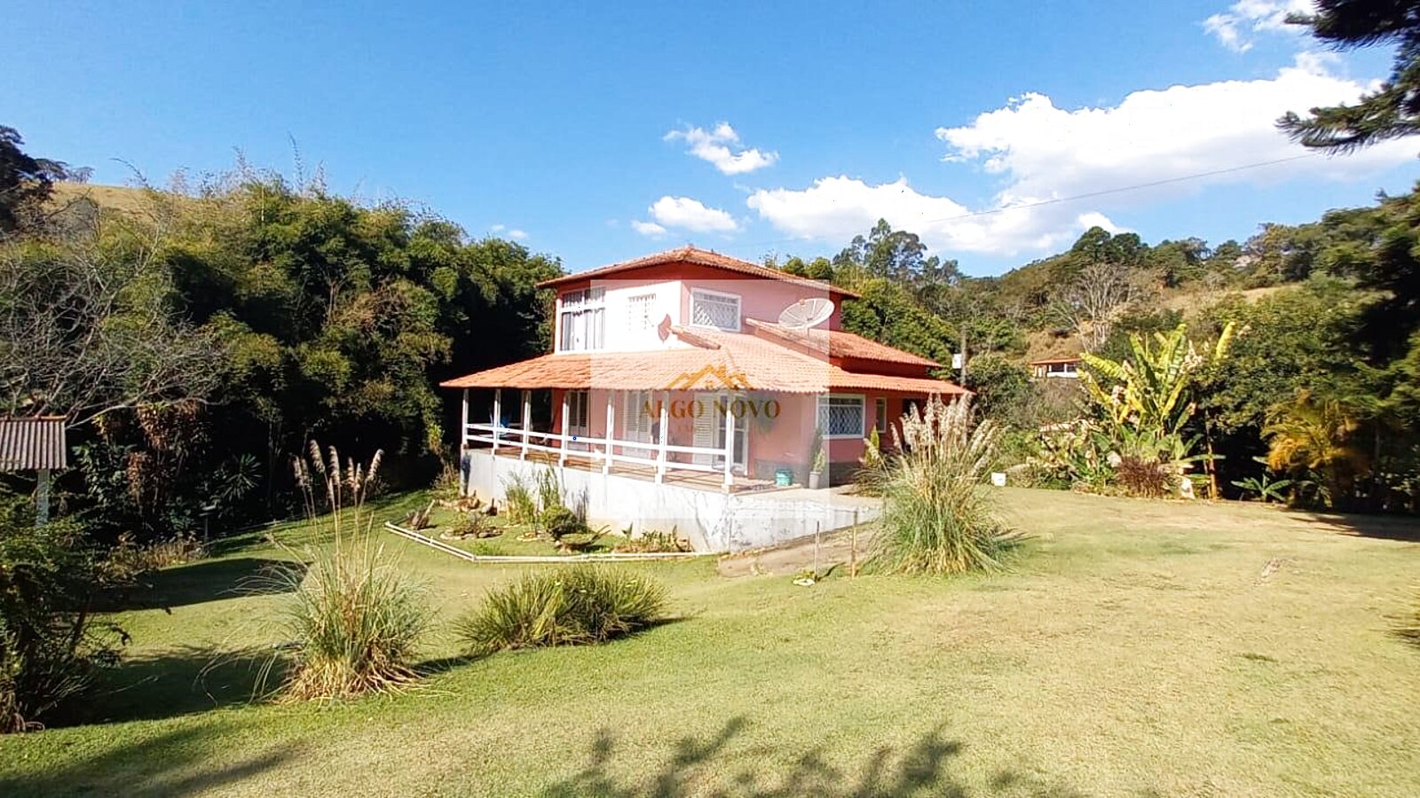 Sítio com duas casas em São Pedro